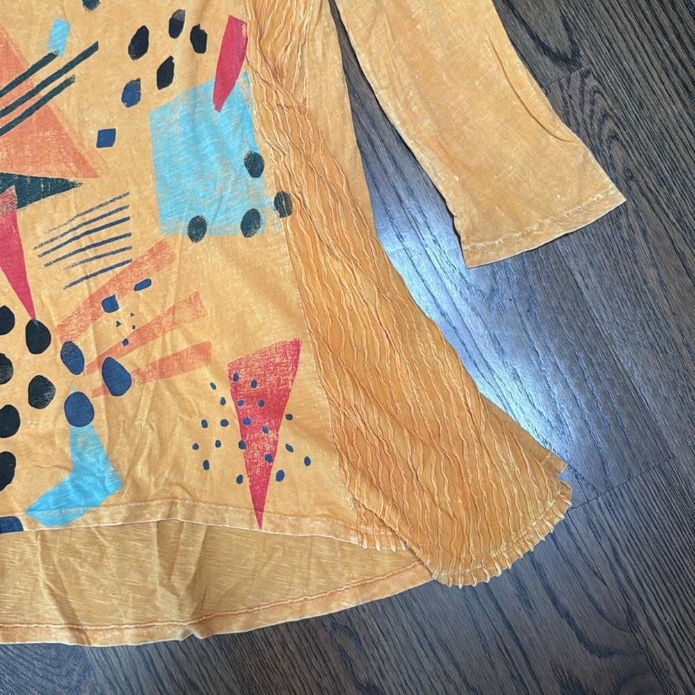 Geometric Patterned Yellow Top - Picture 2 of 8